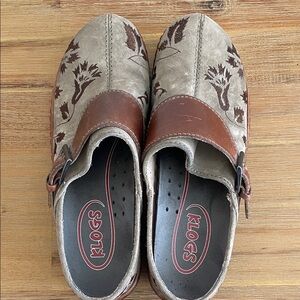 Klogs Women's Floral Brown and Cream Mules